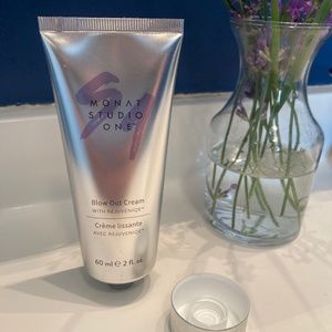 NWT Monat Blowout Cream
